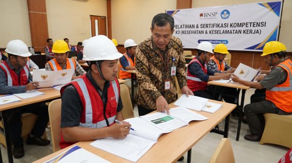 Investasi Nyata Cegah Insiden Kerja: Mengapa Sertifikasi K3 BNSP Kini Jadi Syarat Mutlak di Berbagai Sektor?